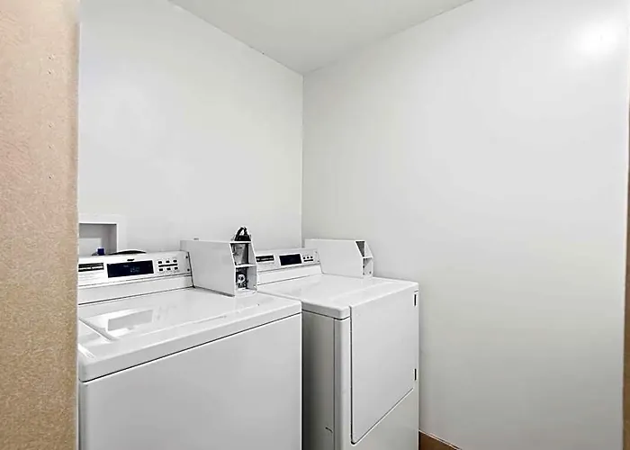 Hotel Western Airport 3*